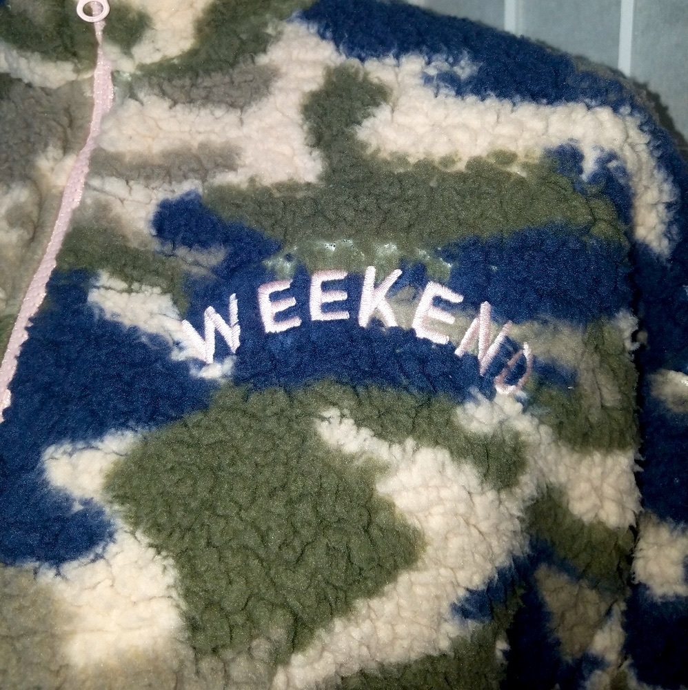 SOLD Women's Size XS Juniors Weekend Fleece Shirt - Picture 6 of 10